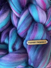 MAKER SPOTLIGHT: COSY THROWS BY HARRIET THOMAS.