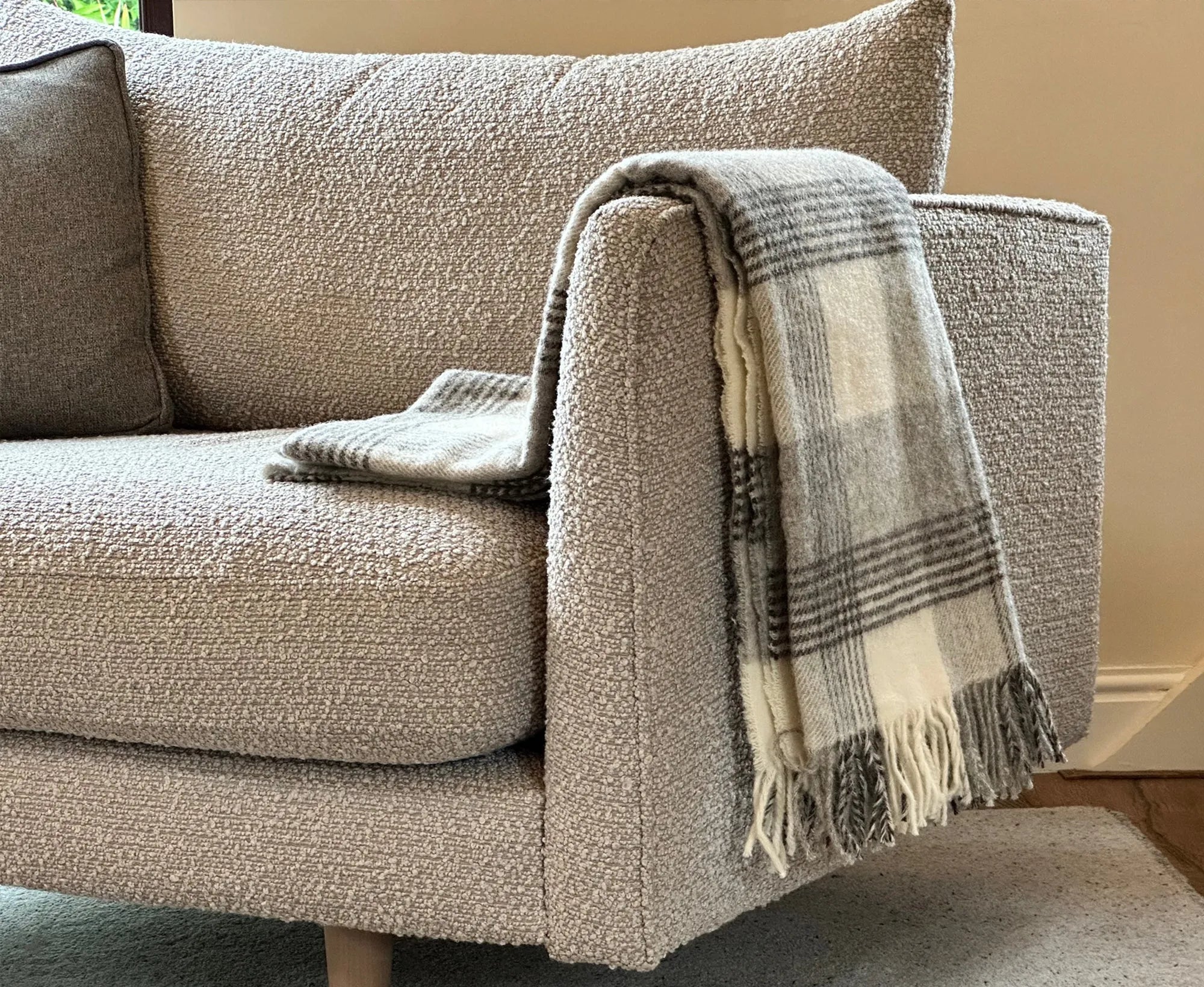 100% Lambswool Tartan Throw Grey.