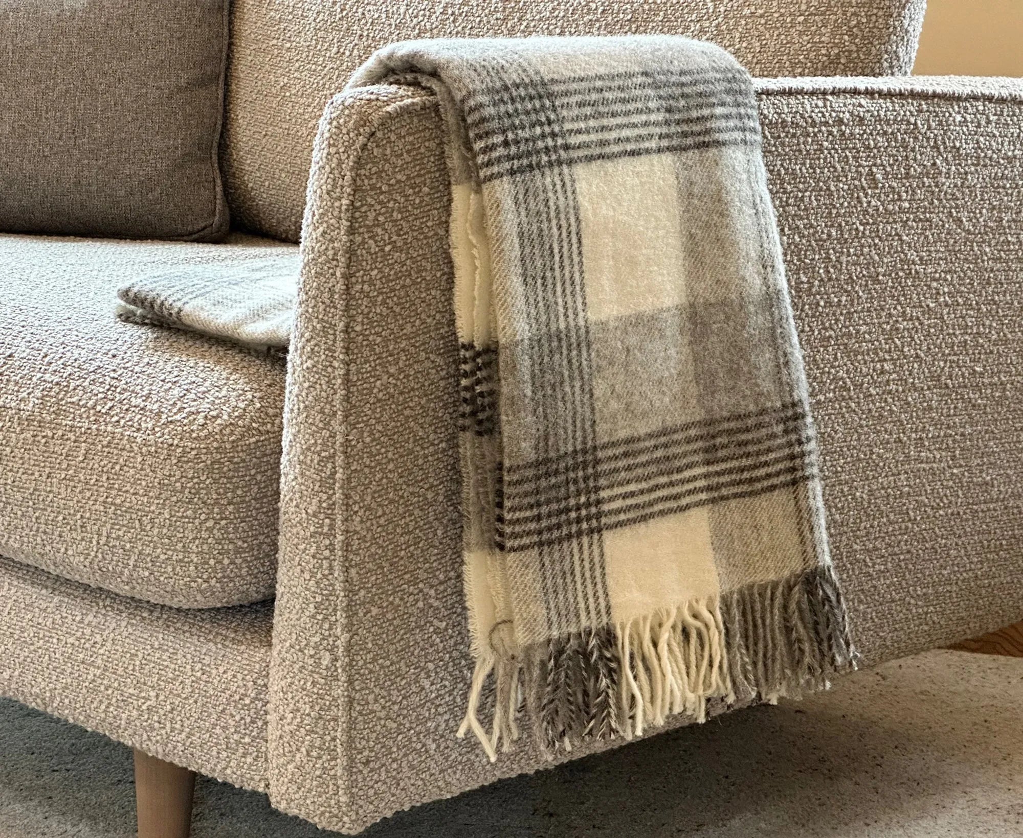100% Lambswool Tartan Throw Grey.